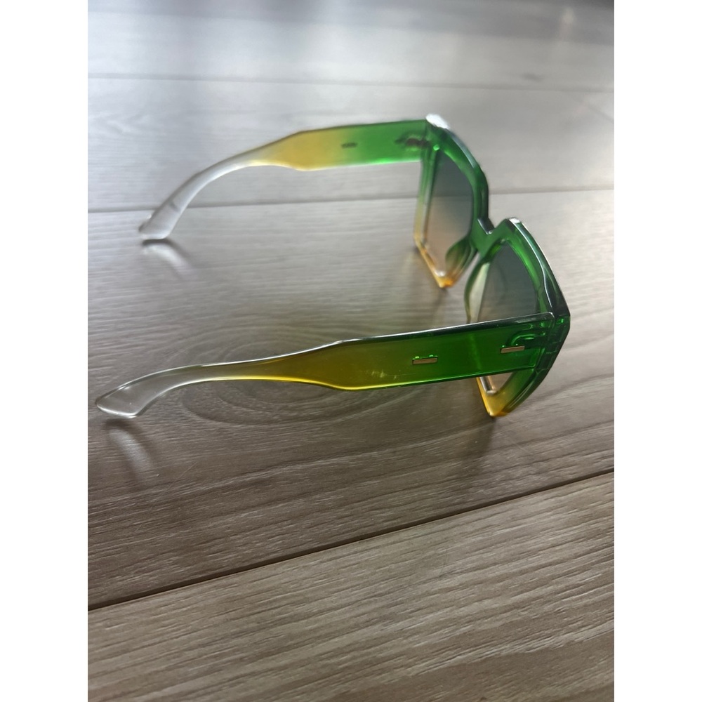 Bold Gradient Oversized Sunglasses - image 4